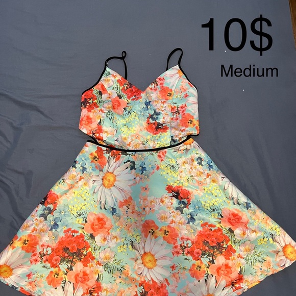 Women’s dresses and tops - Picture 7 of 8